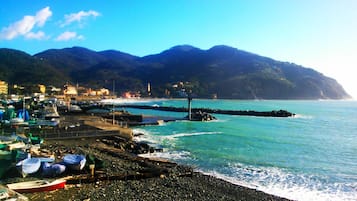 Una spiaggia nelle vicinanze