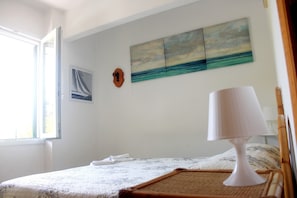 2 bedrooms, iron/ironing board, travel cot, free WiFi