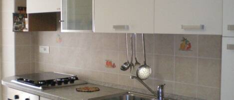 Kühlschrank, Ofen, Herdplatte, Geschirrspüler