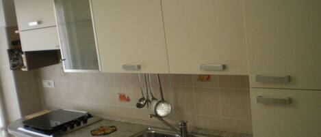 Réfrigérateur, four, plaque de cuisson, lave-vaisselle