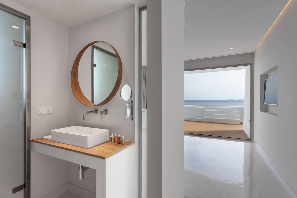 signature suite, private pool, sea view (infinity) | bathroom | shower, rainfall showerhead, designer toiletries, hair dryer