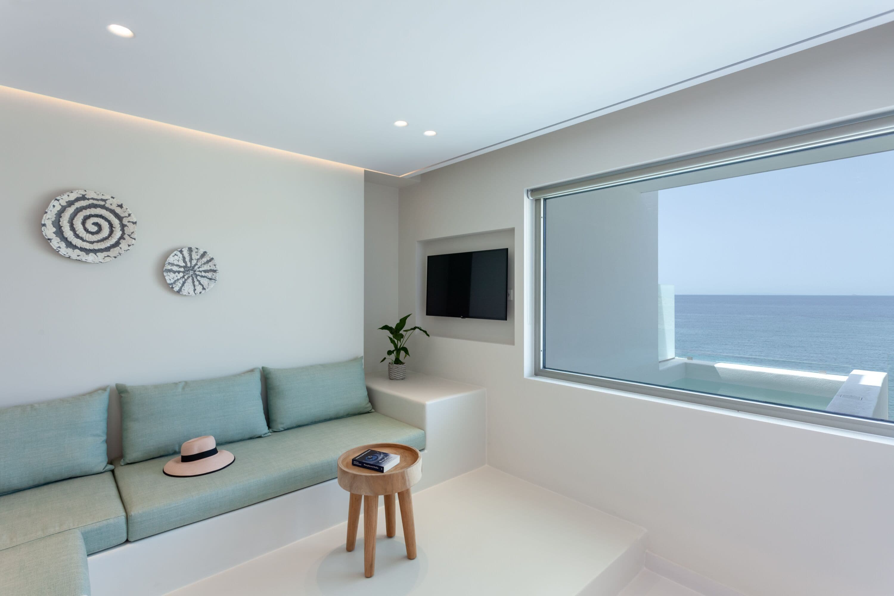 superior triple room, sea view (private plunge pool) | living area | 43-inch smart tv with satellite channels, tv, netflix
