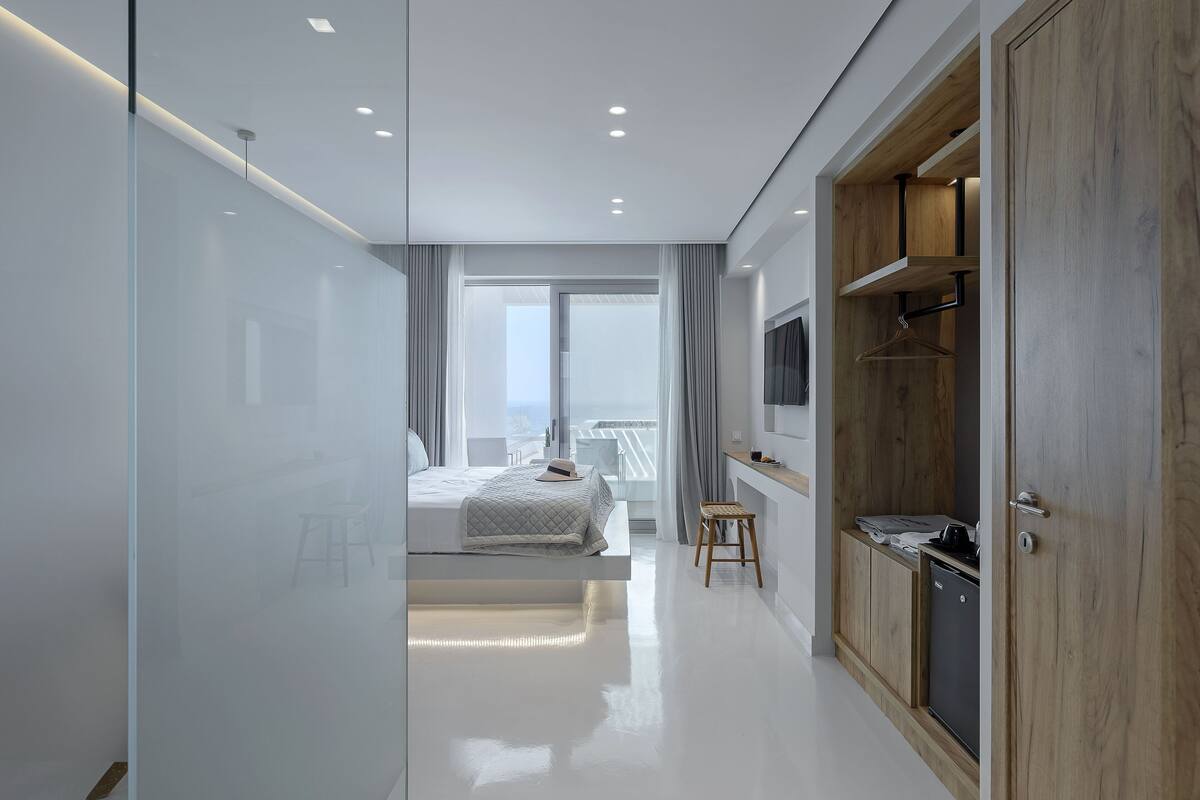 premium double room, private pool, sea view | 1 bedroom, minibar, in-room safe, blackout curtains