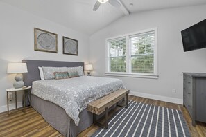 4 bedrooms, desk, iron/ironing board, travel crib