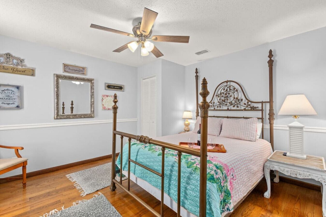 7 bedrooms, desk, iron/ironing board, travel cot