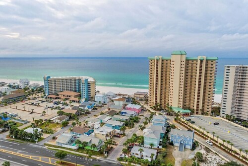 Sand Castle: PrvtPool, 2GameRooms, Tiki Bar & BBQ, FREE Daily Activities!