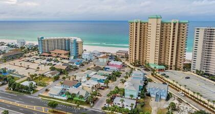 Sand Castle: PrvtPool, 2GameRooms, Tiki Bar & BBQ, FREE Daily Activities!