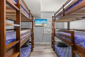 7 bedrooms, desk, iron/ironing board, travel cot