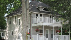 Unclassified image, 5 of 27, button - Devils Lake Inn and Devils Lake Inn Too (Manitou Beach)