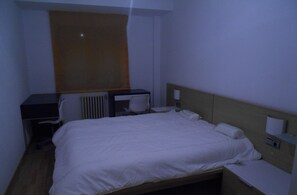 4 bedrooms, desk, WiFi