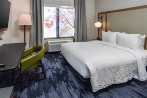 Desk, laptop workspace, iron/ironing board, bed sheets - Fairfield Inn & Suites by Marriott Menifee (Menifee)