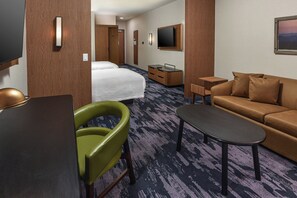 办公桌、笔记本电脑工作区、熨斗/熨衣板、床单