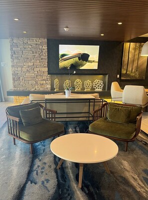 Lobby sitting area - Fairfield Inn & Suites by Marriott Menifee (Menifee)
