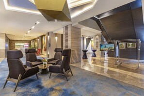 A modern lobby with seating, a reception desk, and artwork on the walls. - Summit Galleria Cebu (Cebu City)