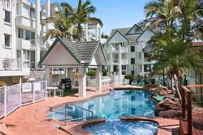Outdoor pool - Rainbow Retreat - 3 Bed Ocean Views, SPA on Roof Terrace (Coolangatta)