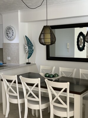 Dining - Rainbow Retreat - 3 Bed Ocean Views, SPA on Roof Terrace (Coolangatta)