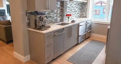 BRAND NEW! Immaculate apartment with Ocean views! Walk to the Beach!!