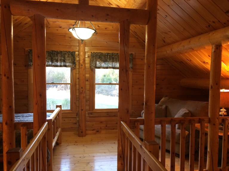 Secluded Log Cabin Getaway, With Hot Tub, And A Beautiful View. - Indiana