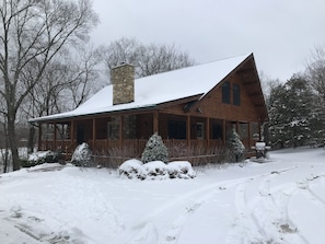 Exterior - Secluded Log Cabin getaway, with hot tub, and a beautiful view. (Brookville)