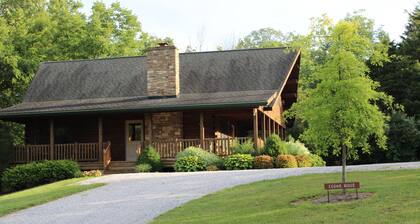 Secluded Log Cabin getaway, with hot tub, and a beautiful view.