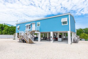 Exterior - New 4/3 Private Single Family - 2 min to ocean, kayaks, paddleboards, bicycles (Marathon)