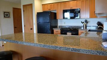 Apartment, Multiple Beds (Apartment - Ground Floor) | Private kitchen | Spices, paper towels