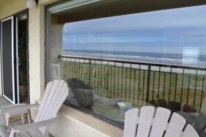 Apartamento, várias camas (Apartment with Sea View) | Sacada