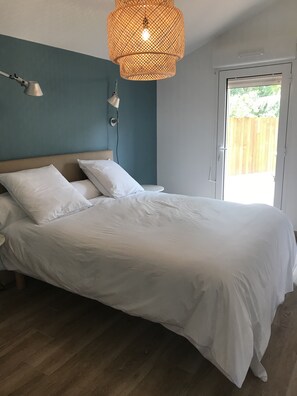 5 habitaciones, tabla de planchar con plancha, cuna de viaje y wifi 