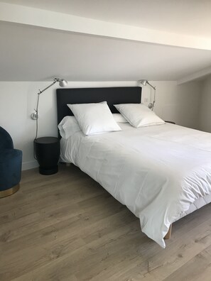 5 dormitorios, tabla de planchar con plancha, cuna de viaje y wifi