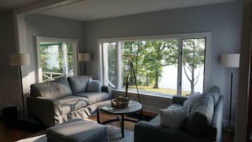 Smart TV, reproductor de DVD, libros y videoteca