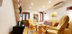 Smart TV - Modern meets historic. Comfortable living in the old town. (Korčula)