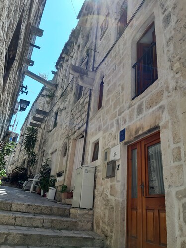 Modern meets historic. Comfortable living in the old town.