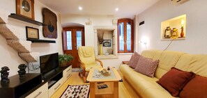 Smart TV - Modern meets historic. Comfortable living in the old town. (Korčula)