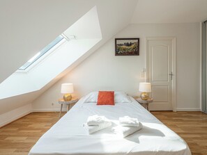 1 bedroom, iron/ironing board, WiFi, bed sheets - Le Thélème - Duplex apartment in Annecy, balcony & parking 800m from the la (Annecy)