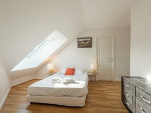 1 habitación, tabla de planchar con plancha, wifi y ropa de cama 