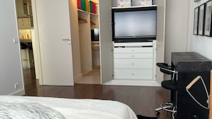 A bedroom with a bed, a desk with a computer, a TV, and a wardrobe. - Apartment center Saint-tropez (Saint-Tropez)