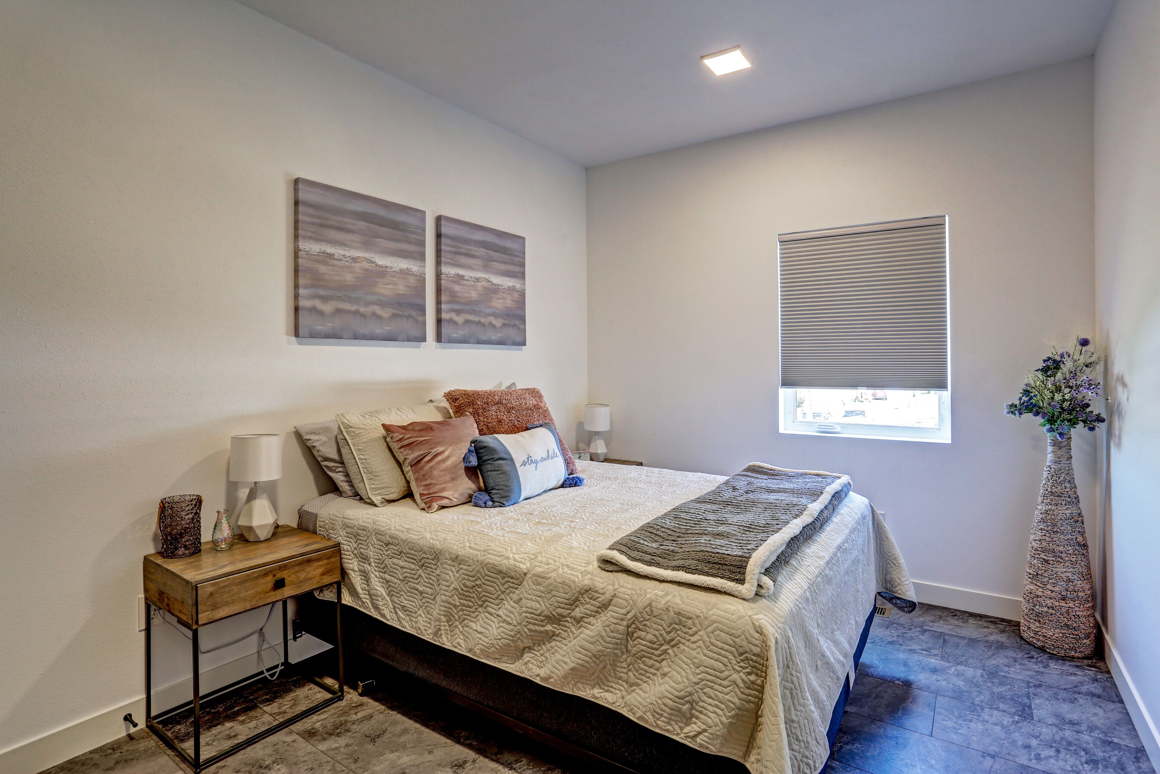 2 bedrooms, desk, iron/ironing board, travel crib