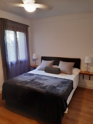 2 chambres, fer et planche à repasser, Wi-Fi, draps fournis