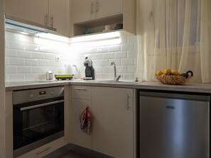 Fridge, oven, stovetop, coffee/tea maker - Studio Family Friendly in the center of Heraklion (Iraklio)