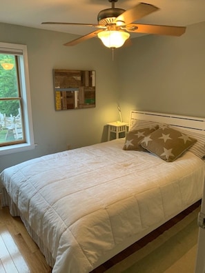 3 bedrooms, free WiFi, bed sheets - Lewes Beach Cottage - Quiet Quaint and Close To Everything! (Lewes)