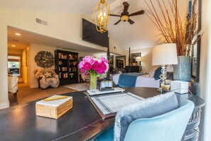 2 sovrum, skrivbord, strykjärn/strykbräda och gratis wi-fi