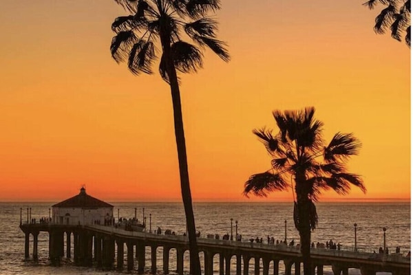 Tæt på stranden, liggestole, badehåndklæder