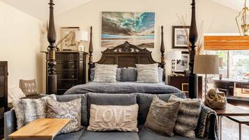 Smart TV, chimenea, libros y biblioteca musical