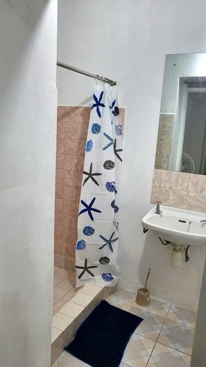 Dusche, Handtücher, Toilettenpapier