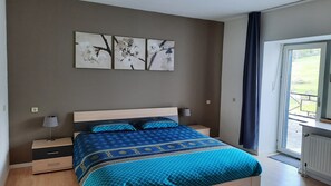 2 bedrooms, soundproofing, travel crib, free WiFi - Geräumige Frisch Renovierte Wohnung Mitte in der Vulkaneifel (Gerolstein)