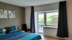 2 bedrooms, soundproofing, travel cot, free WiFi