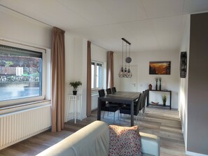 Dining - Geräumige Frisch Renovierte Wohnung Mitte in der Vulkaneifel (Gerolstein)