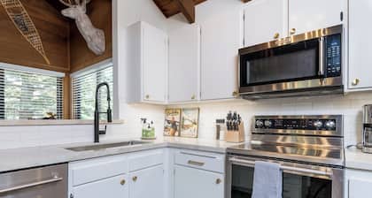 Sun Valley Resort amenities! End-Unit Townhome