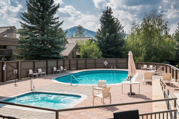 Outdoor pool, a heated pool