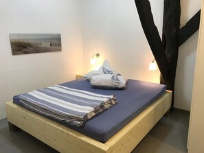 2 Schlafzimmer, Zimmersafe, Schreibtisch, Bügeleisen/Bügelbrett